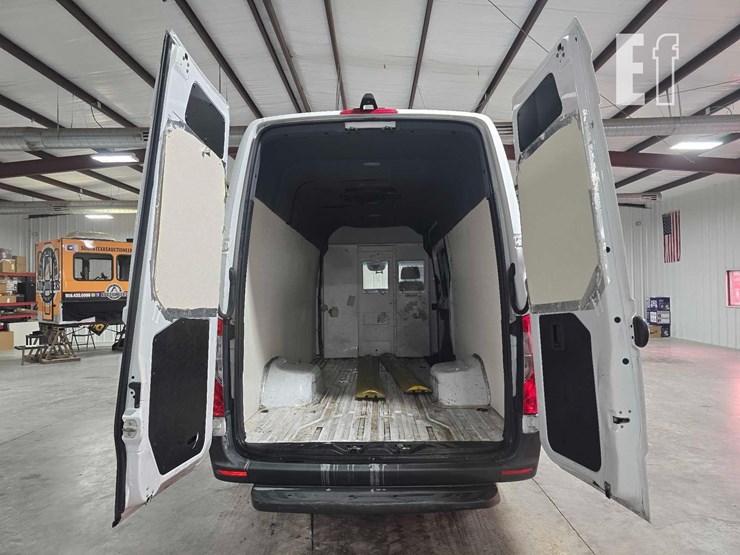 2019-mercedes-benz-sprinter-4500-image-23