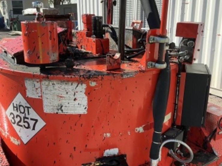 2018-crafco-ss250d-towable-crack-sealer-image-10