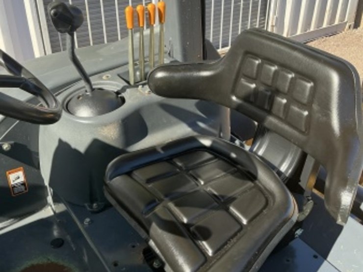 2015-deere-210l-image-34