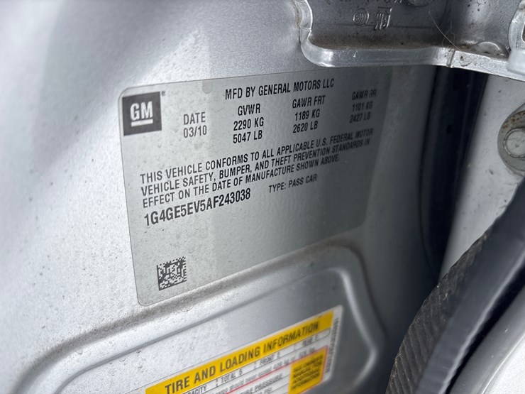 #1114-•-2010-buick-lacrosse-passenger-car-image-5