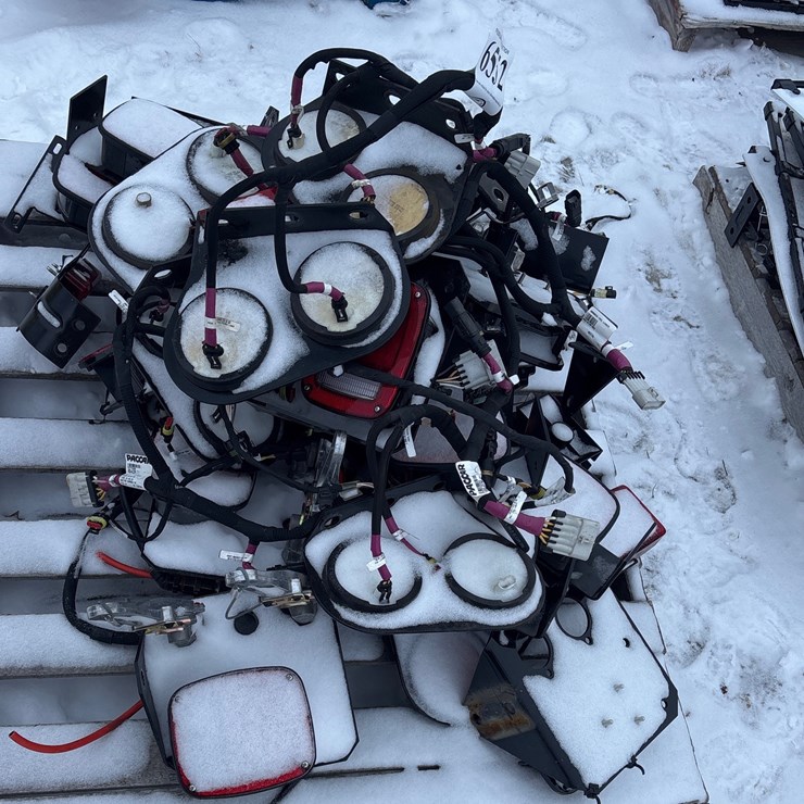 #6552 • E1. A pallet of miscellaneous tail lights