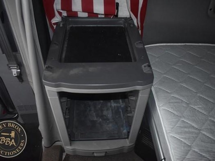 2015-peterbilt-579-image-49