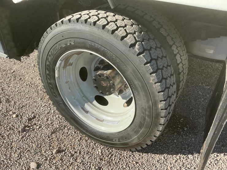 2014-ford-f550-image-8