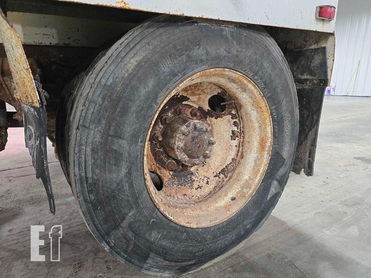 1995-ford-la9000-image-18