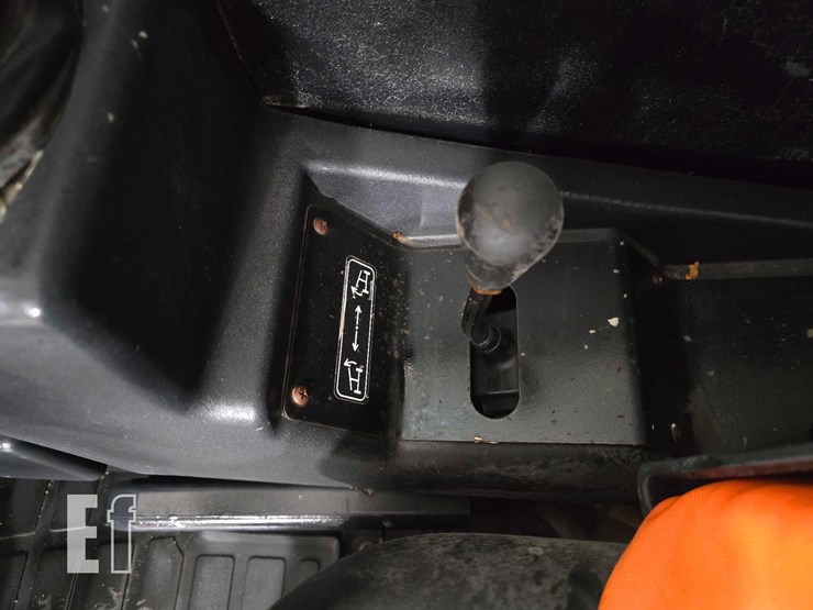 2015-caterpillar-tl642c-image-17