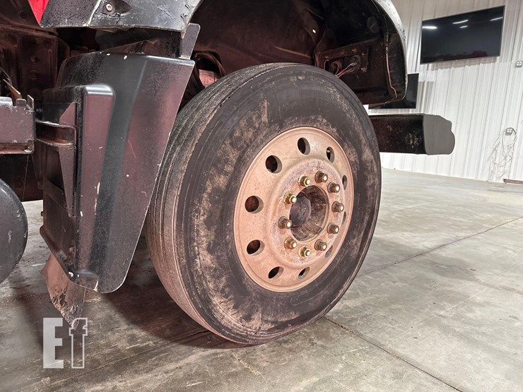 2012-mack-granite-gu713-image-30