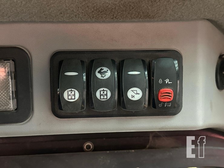 2019-caterpillar-299d2-xhp-image-23