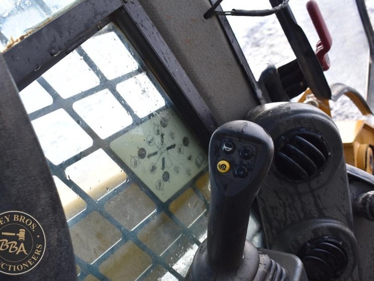 2020-caterpillar-299d3-image-45