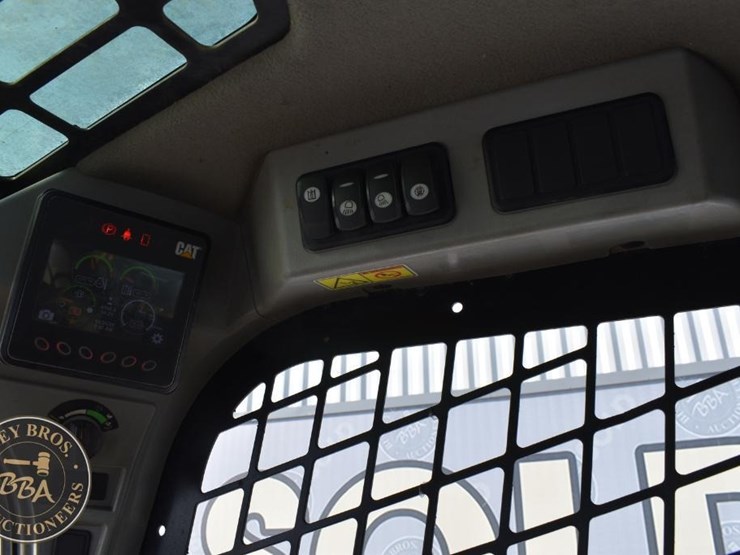 2019-caterpillar-259d-image-46