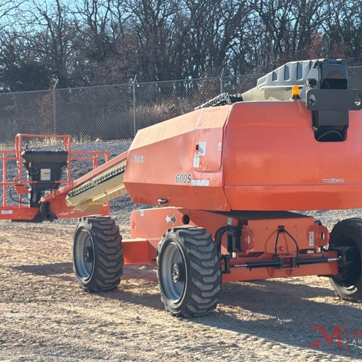 2015 JLG 600S