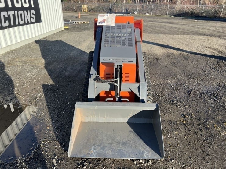 2025-hurricane-hrc700-mini-compact-track-loader-image-8