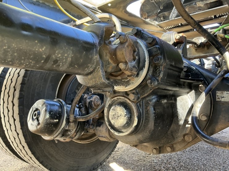 2011-international-7600-image-32