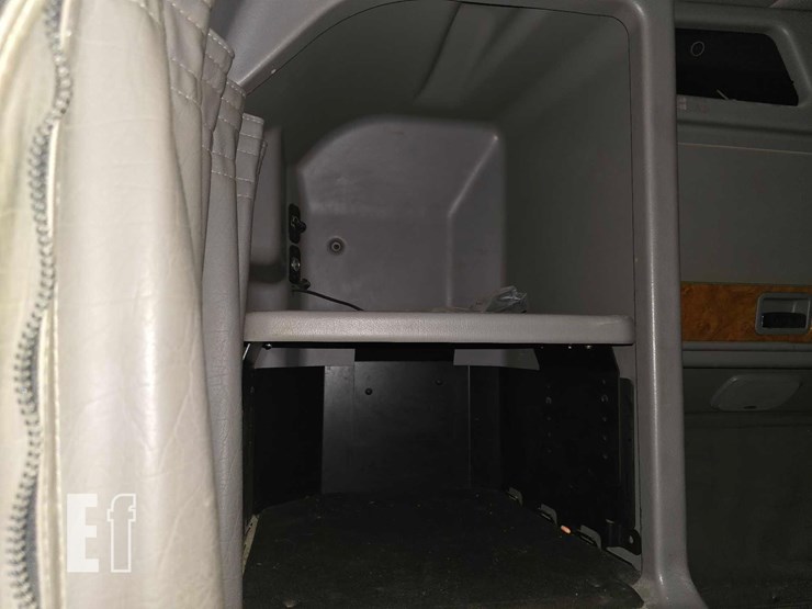 2008-peterbilt-386-image-18