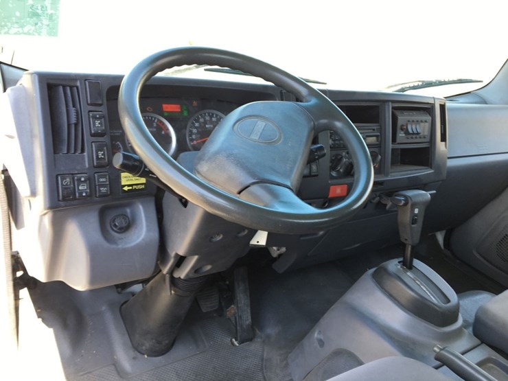 2013-isuzu-nrr-image-7