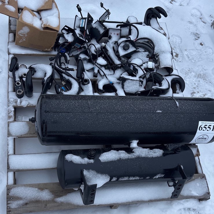 #6551 • E1. Two air tanks and backup alarms and tow hooks
