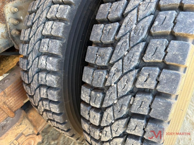 2008-international-7400-image-23