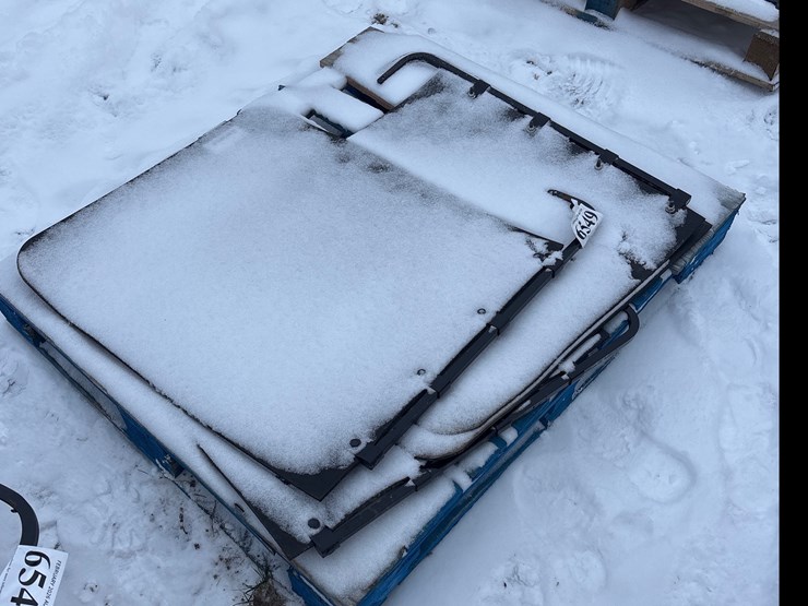 #6549-•-e1.-two-sets-of-rubber-mudflaps-image-1