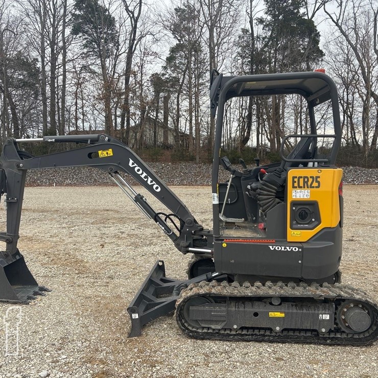 2023 VOLVO ECR25D