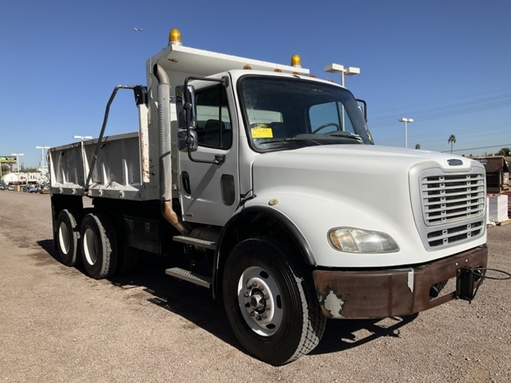 2005-freightliner-m2-dump-truck-image-4