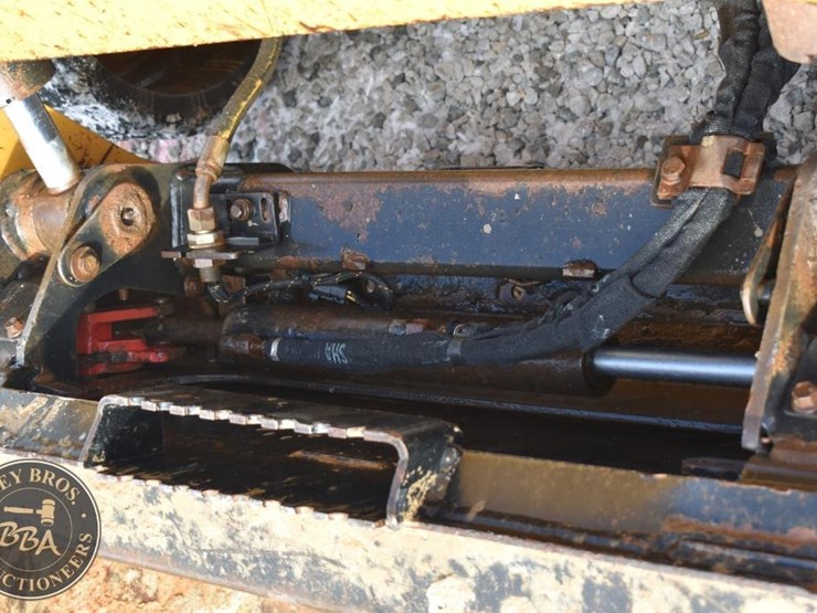 2020-caterpillar-299d3-image-23