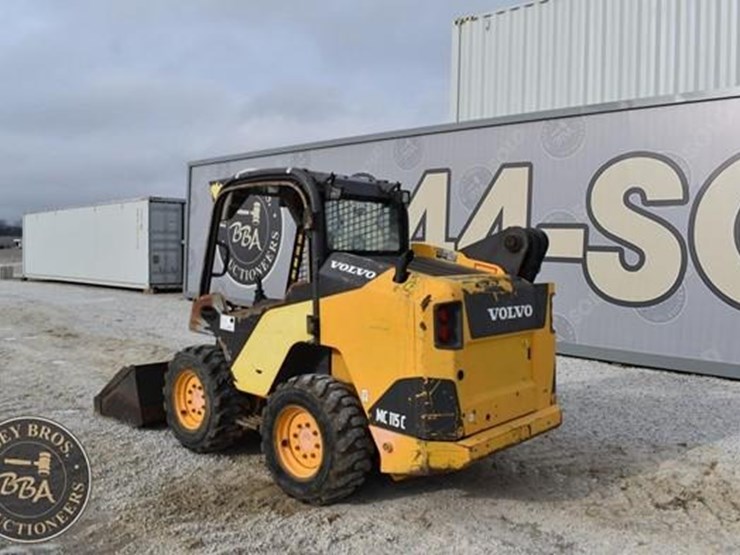 2011-volvo-mc115c-image-28