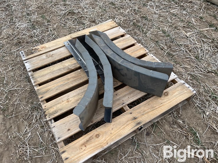 gleaner-combine-straw-spreader-deflectors-image-7