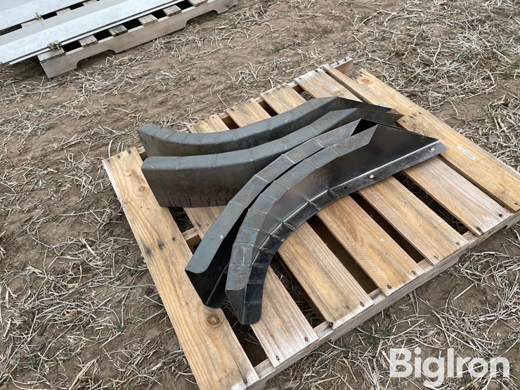 gleaner-combine-straw-spreader-deflectors-image-5