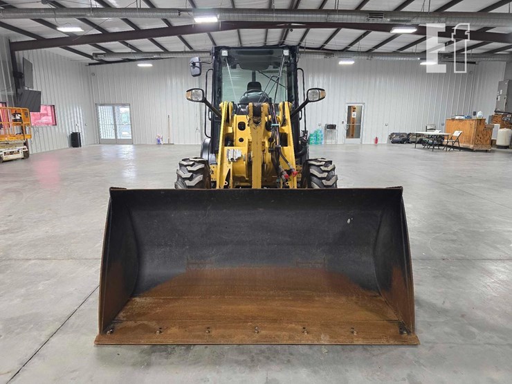 2018-caterpillar-906m-image-7