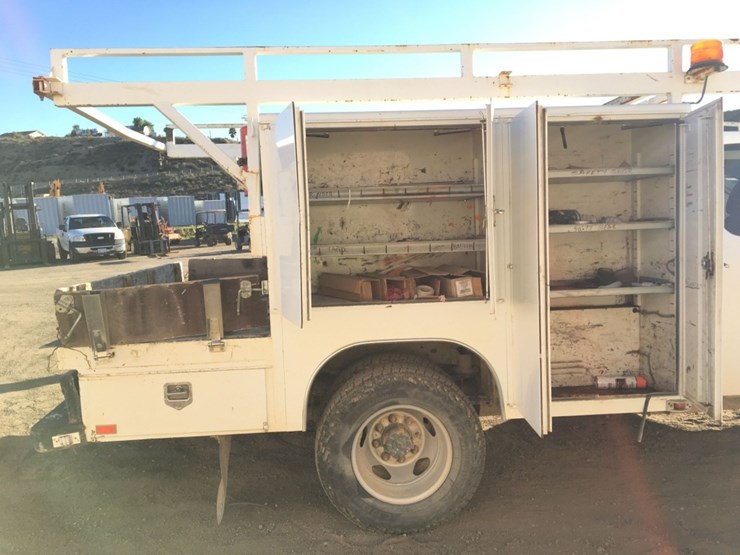 2012-chevrolet-3500hd-image-15