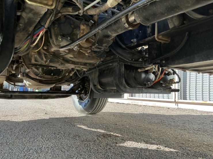 2011-international-7600-image-33