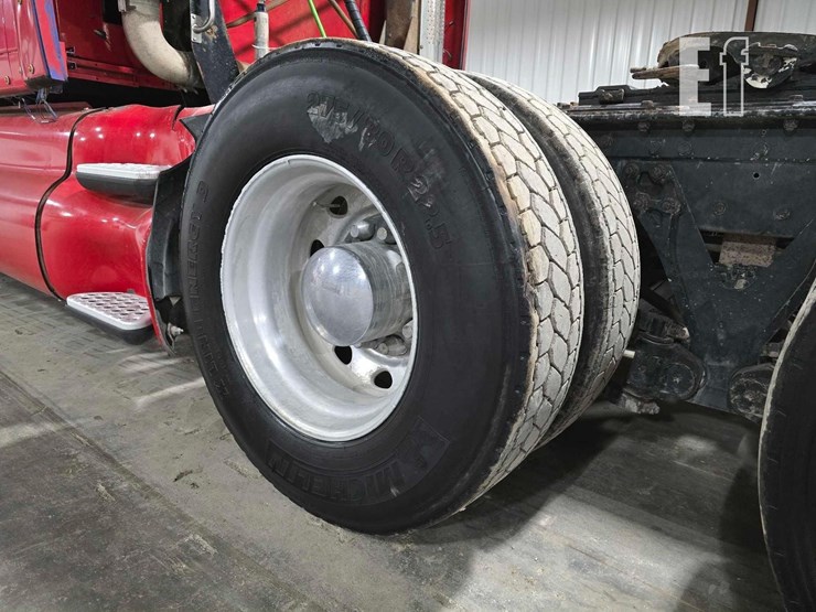 2016-kenworth-t2000-image-23