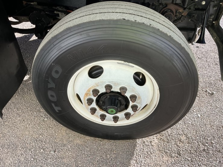 2011-international-7600-image-13