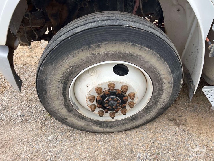 2020-freightliner-m2-106-image-29