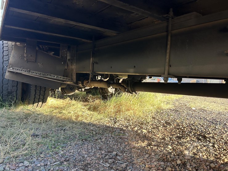 2007-freightliner-business-class-m2-106-image-11