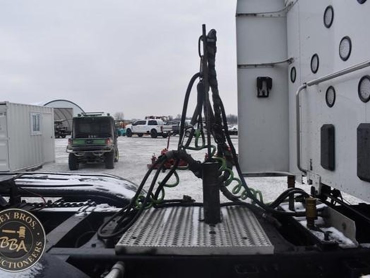 2015-peterbilt-579-image-26