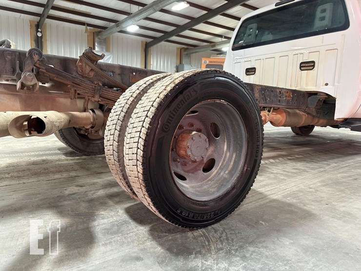 2015-ford-f550-image-26