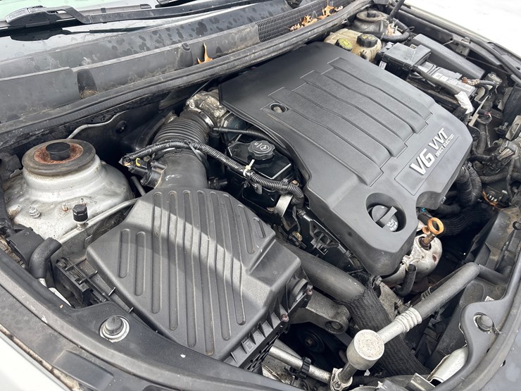 #1114-•-2010-buick-lacrosse-passenger-car-image-10