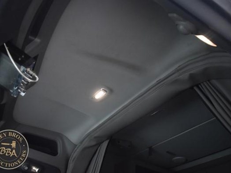 2015-peterbilt-579-image-36