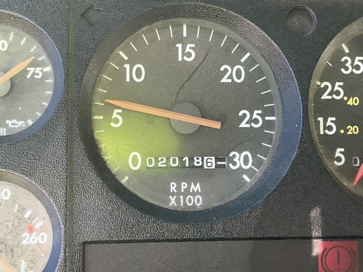 1999-freightliner-fl80-image-24