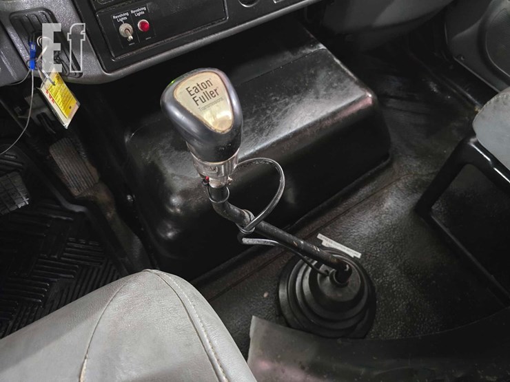 2007-international-7600-image-26