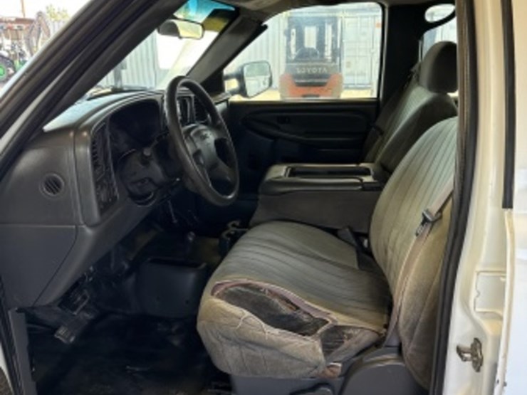 2005-gmc-sierra-3500-image-24