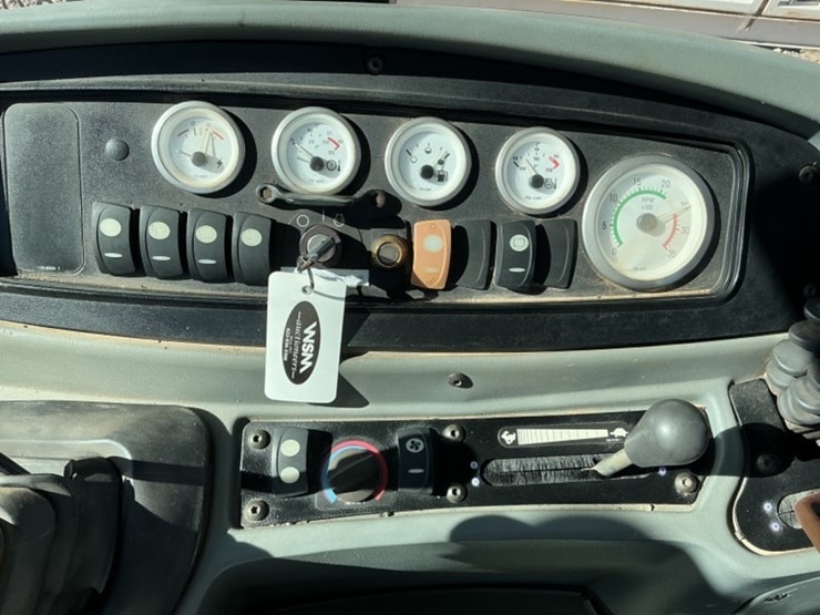 caterpillar-420d-image-27