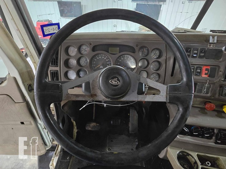 2006-mack-vision-cxn613-image-10