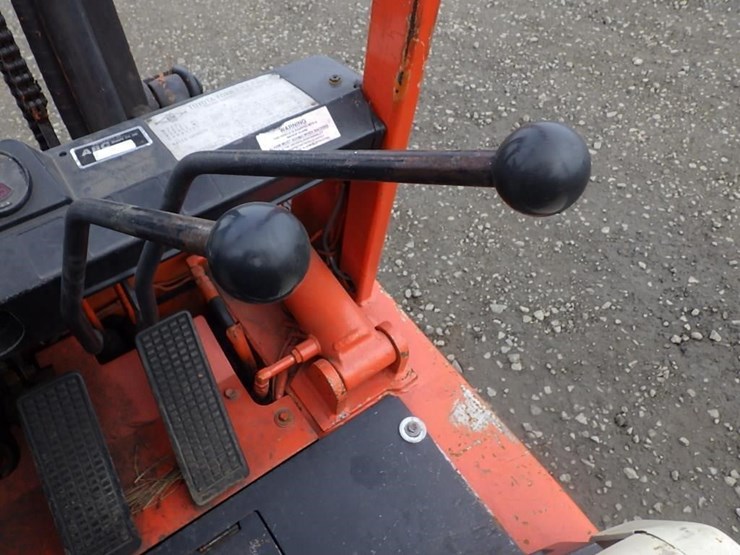 toyota-62-4fgc25-forklift-image-17