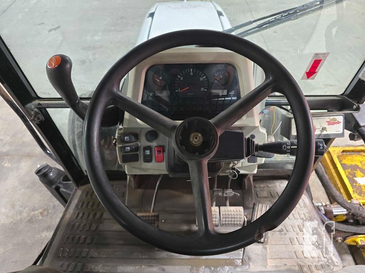 2005-massey-ferguson-5455-image-18