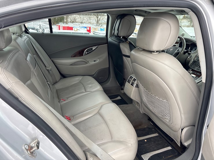 #1114-•-2010-buick-lacrosse-passenger-car-image-16