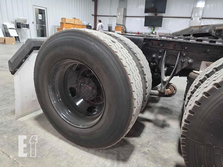 2005-international-9400-image-26