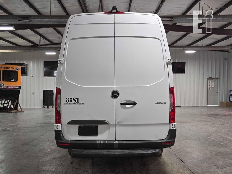 2019-mercedes-benz-sprinter-4500-image-8