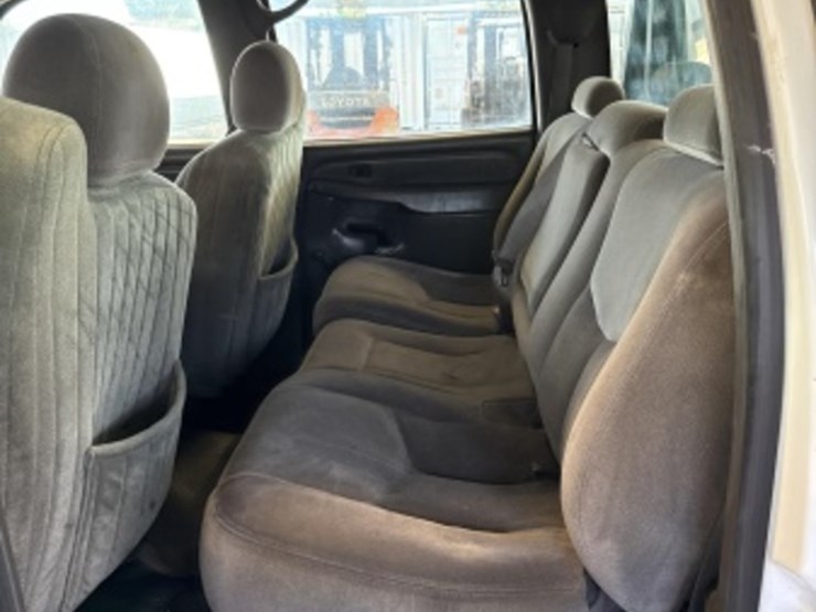 2005-gmc-sierra-3500-image-26