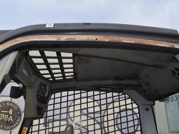 2011-volvo-mc115c-image-17